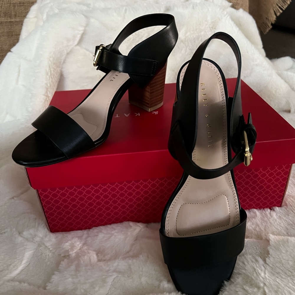 KELLY & KATE Frilisa Sandals